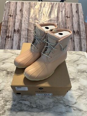 Sperry Women's Rose Dust Size 7 1/2 Lace-Up Waterproof Duck Boots